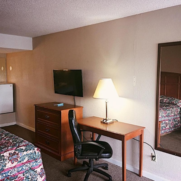 Travelers Inn Elizabethton image 11